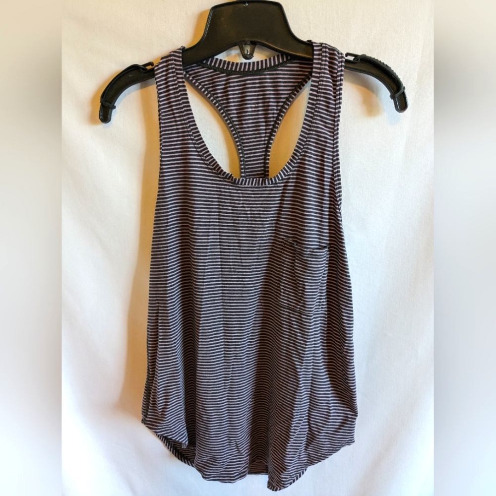 Lululemon Sports Tank size 6-8 Purple Black